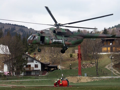 feuerwehr mit hubschrauber