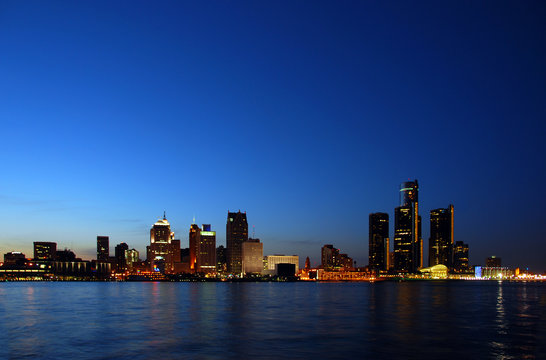 detroit skyline at night