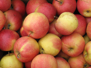 red apples
