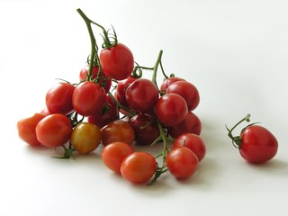 clusters of small red tomatoes