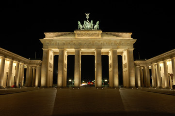 brandenburger tor bei nacht © philipus