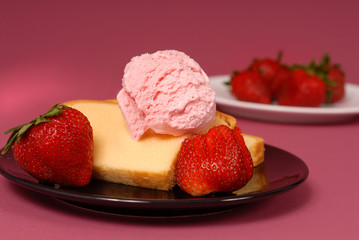 pound cake with strawberries and strawberry ice cream