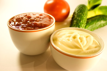 mayonnaise, ketchup and fresh vegetables