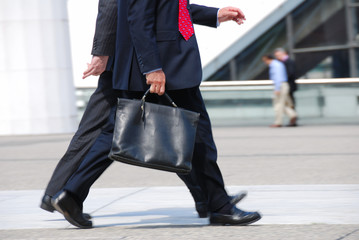 homme d'affaires en marche