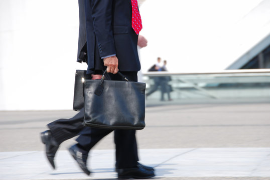 homme d'affaires en marche