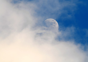 Obraz na płótnie Canvas Księżyc i chmury