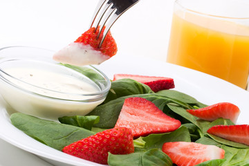 spinach and strawberries salad