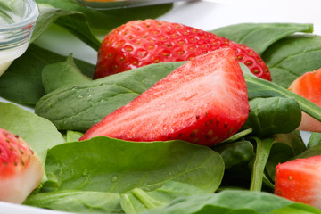 spinach and strawberries salad
