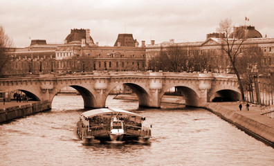 bateau mouche à paris