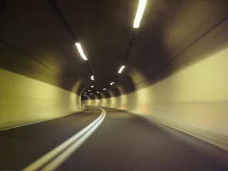 Papier Peint photo Tunnel tunnel routier  lumiere