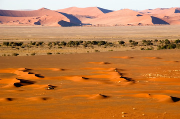 landrover in namib desert dunes