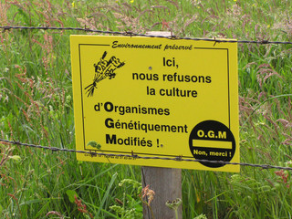 1052 - pancarte "non aux ogm"