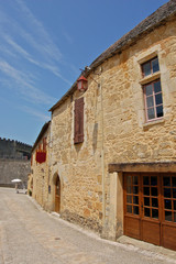 Fototapeta na wymiar street at chateau de beynac