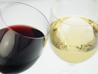 weiß wein und rot wein glas