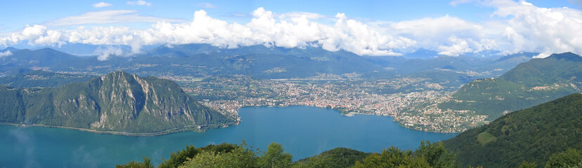 Fototapeta na wymiar urbanistyczne miasta na brzegu jeziora, jeziora Lugano, Szwajcaria, pa