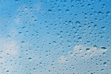 bulles sur fond de ciel bleu