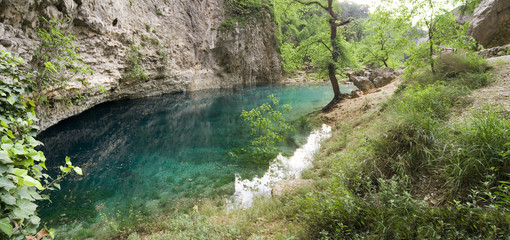 gouffre et résurgence de fontaine de vaucluse