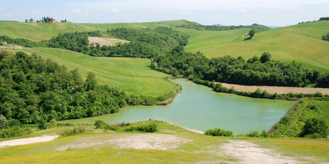 paesaggio di asciano nelle crete senesi
