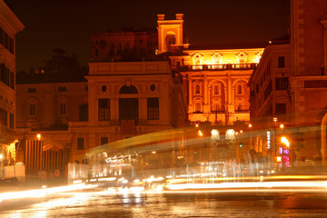 Fototapeta na wymiar Traffic in night in Rome