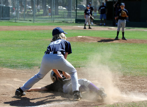 baseball - tag at third base