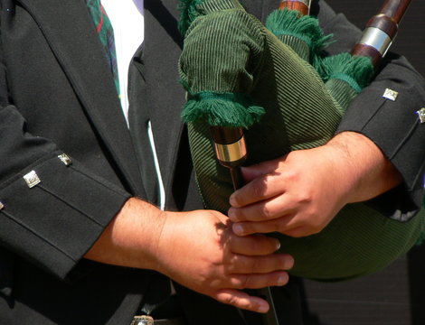 highland pipe player