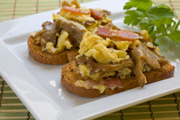 scrambles eggs