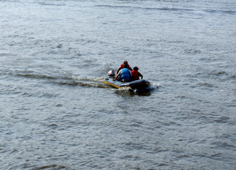 Fototapeta na wymiar river thames boat 6