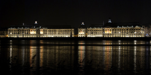 Fototapeta na wymiar Dock Cła i Place de la Bourse - Bordeaux