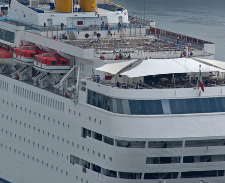 passeggeri sul ponte