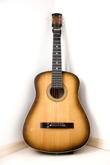 Obraz premium guitar in a corner of room