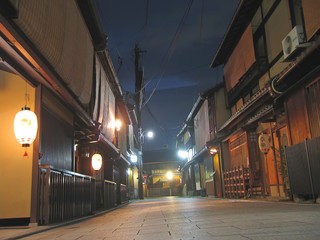 Naklejka na ściany i meble pontoncho ulica znana gejsza nocy, Kioto, Japonia