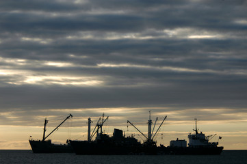 Fototapeta premium cargo boats at sunset