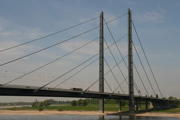 Fototapeta na wymiar dusseldorf centre bridge