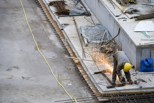 bauarbeiter mit flex