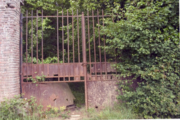 ancienne porte de métal