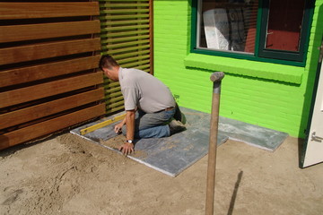 paver is starting his job in the backgarden