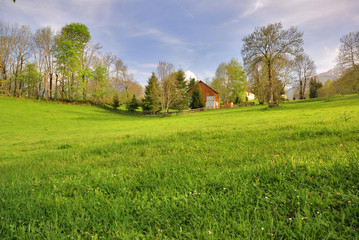 la maison au creux de la prairie