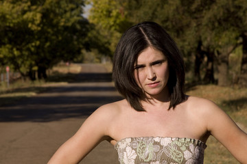 Naklejka premium attractive brunette in road