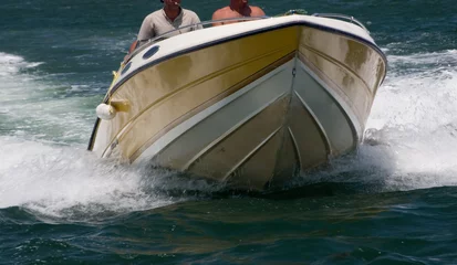 Fotobehang snel rijdende motorboot © Neelrad