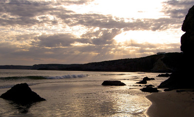 silhuetas da praia do zavial