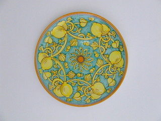 piatto di ceramica vietrese