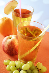 traubensaft und apfelsaft