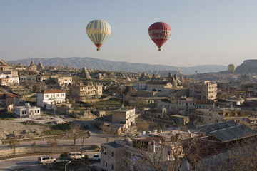 Fototapeta na wymiar montgolfi?res w Cappadoce