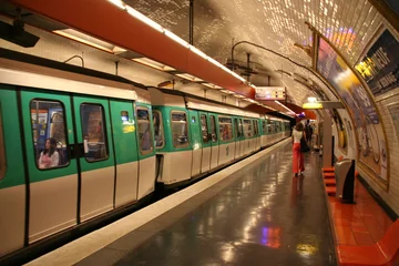 Papier Peint photo Lavable Europe centrale métro