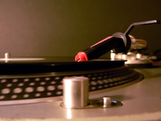 Obraz na płótnie Canvas dj turntable needle on record
