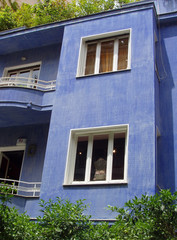 Fototapeta na wymiar blue house