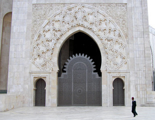 porte de la mosquée hassan ii à casablanca