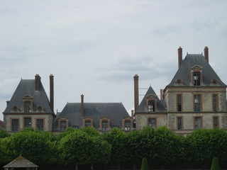 Fototapeta na wymiar the gardens at the chateau de fontainebleau