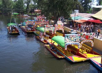 Zelfklevend Fotobehang boten van xochimilco. © Grigory Kubatyan
