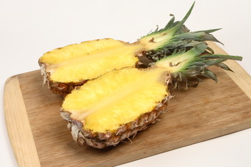sliced pineapple